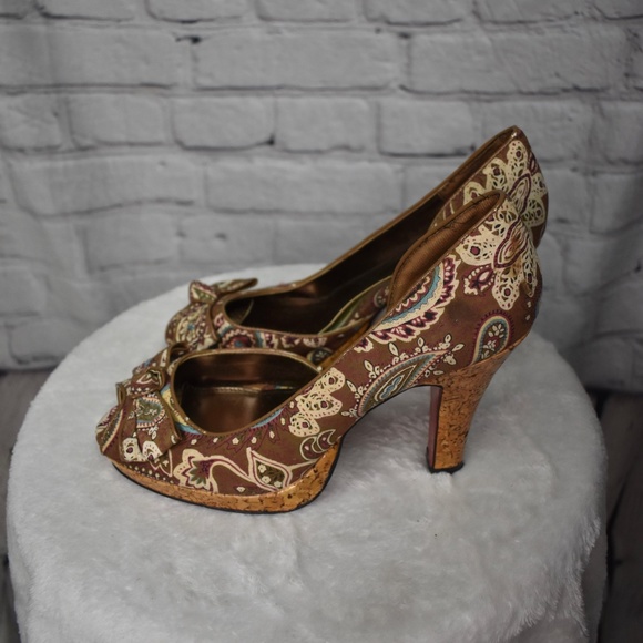 UnListed Heels - Picture 1 of 6